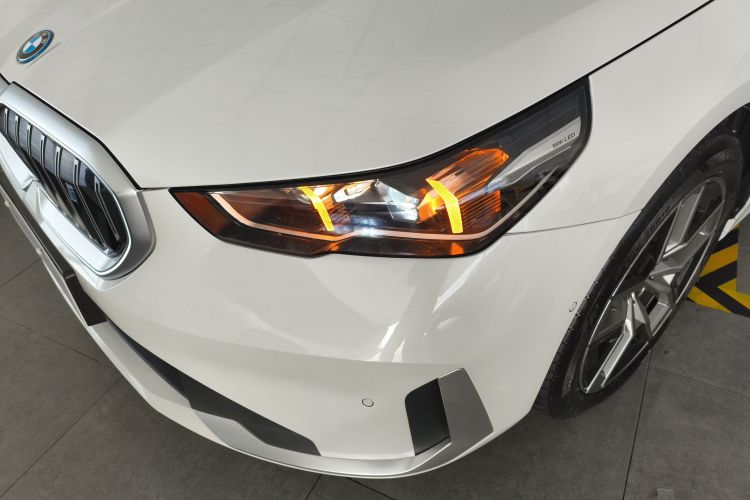 BMW i5 2024 car image #23