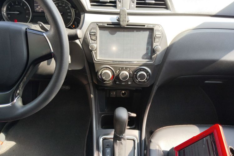 Suzuki 2015 car image #23
