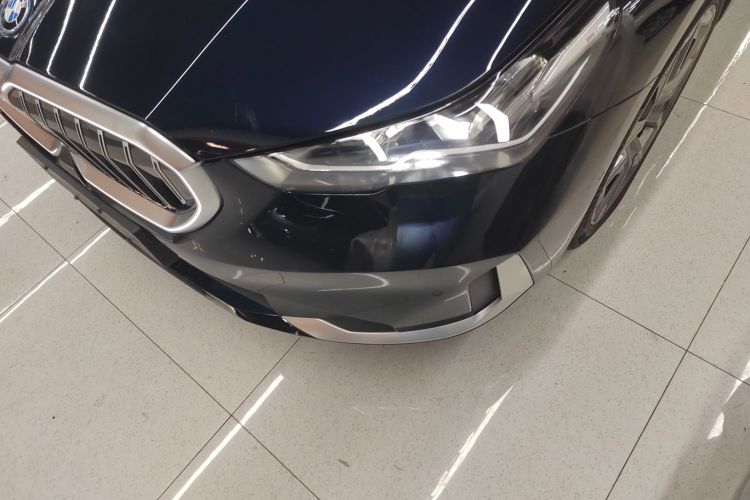 BMW i5 2024 car image #23