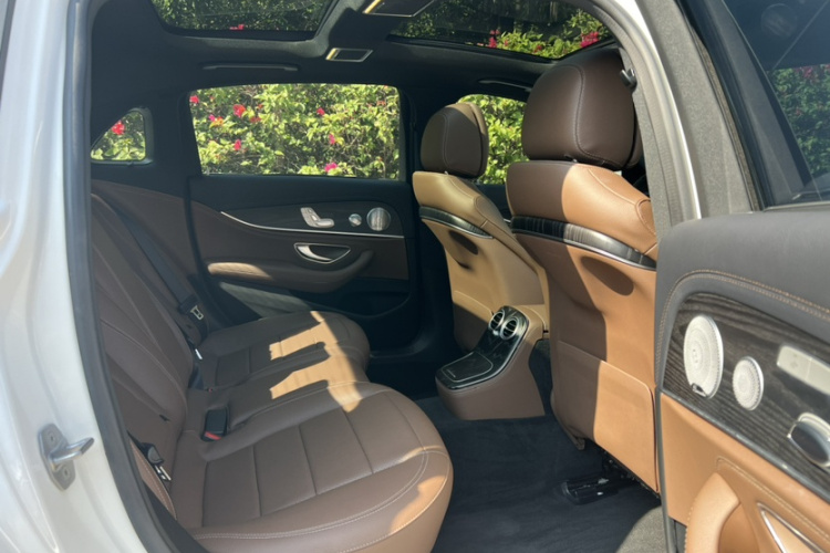 Mercedes-Benz E Class 2021 car image #23