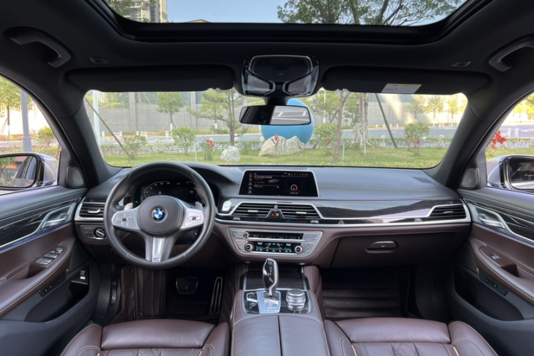 BMW 7 Series 2020 immagine di auto #23