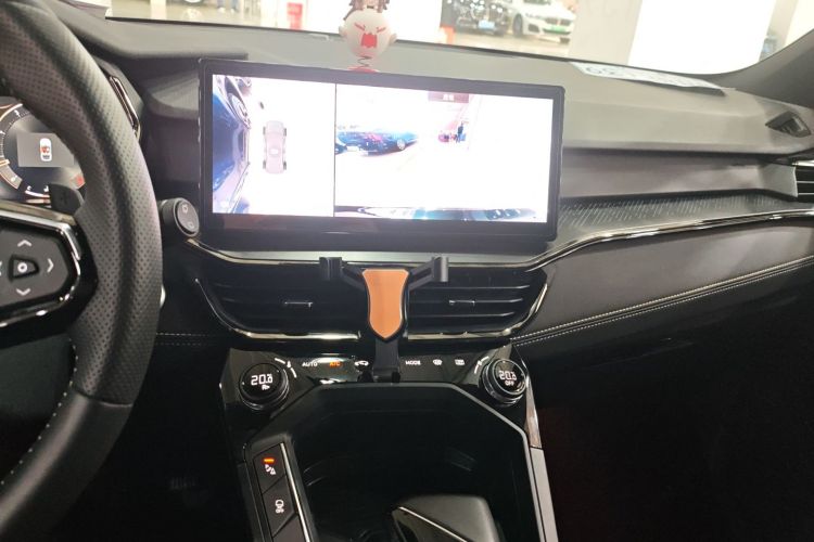 Lynk & Co 06 2023 car image #23