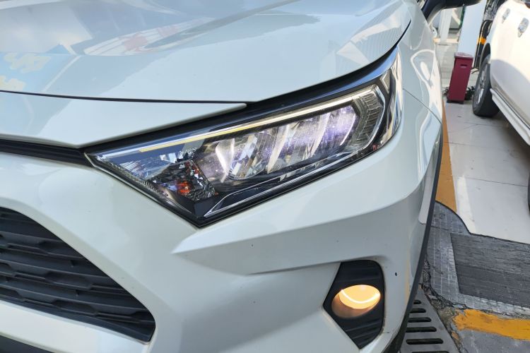 Toyota RAV4 2020 car image #23