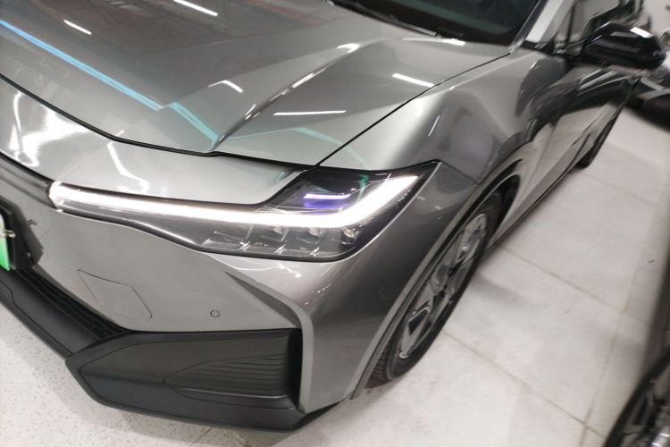 Toyota bZ3 2023 صورة سيارة #23