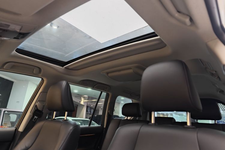 Toyota Land Cruiser Prado 2017 car image #23