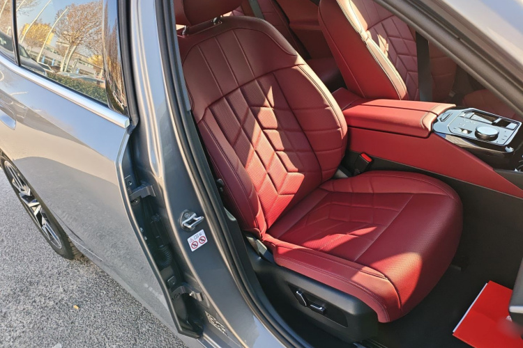 BMW i5 2025 car image #23