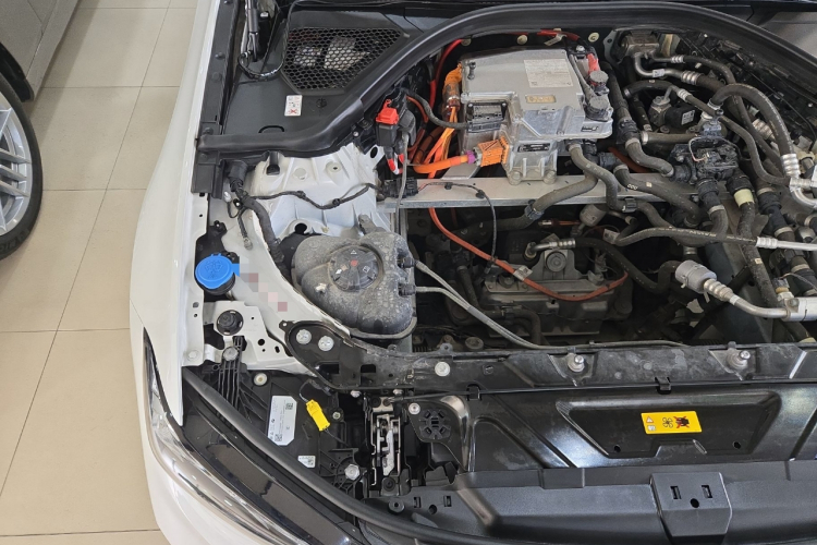 BMW i3 2024 car image #23