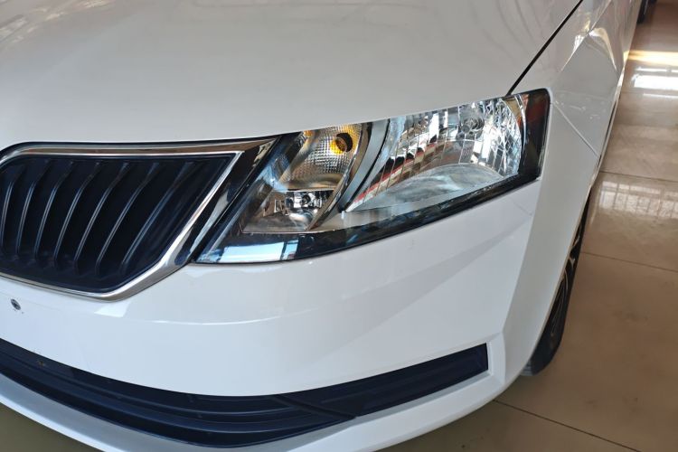 Skoda Rapid 2019 car image #23