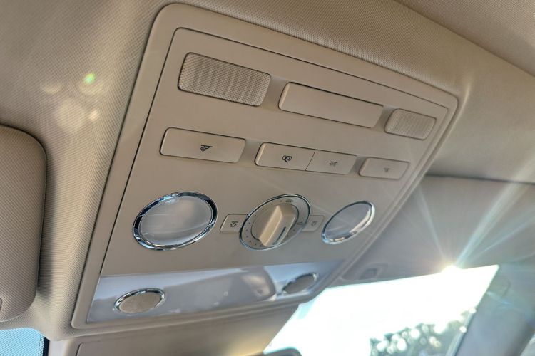 Volkswagen Pheaton 2012 immagine di auto #23