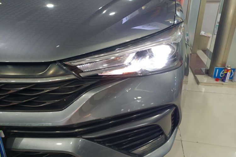 Roewe i5 2021 #23 Roewe i5 2021 car image #23