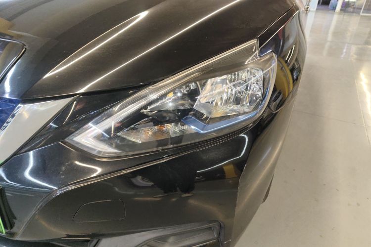 Nissan 2020 car image #23