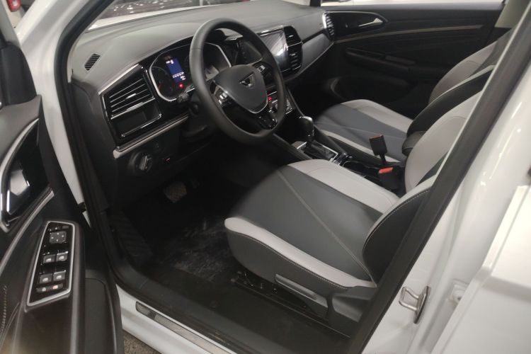VS5 2025 car image #23