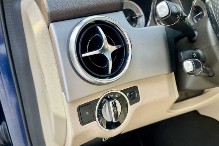 Mercedes-Benz GLK Class 2015 car image #23