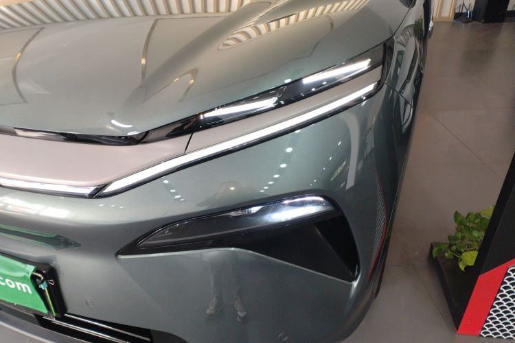 BYD Tang L 2025 immagine di auto #23