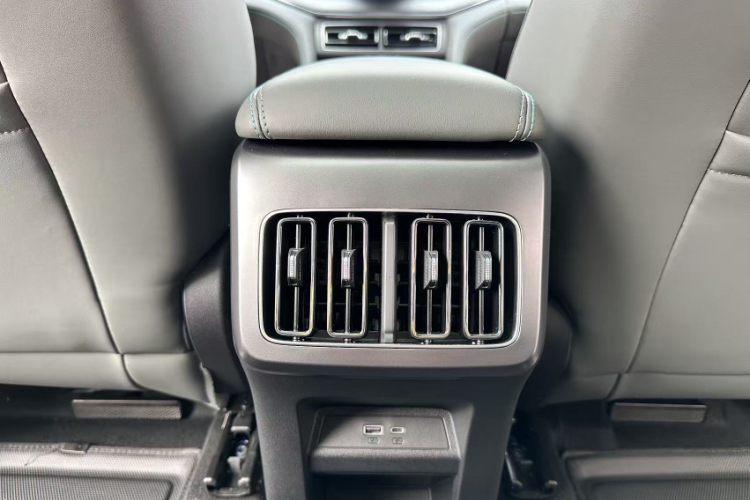 BYD SongL DM-i 2025 car image #23