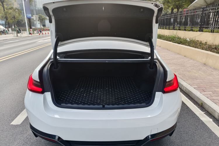BMW i3 2024 car image #23