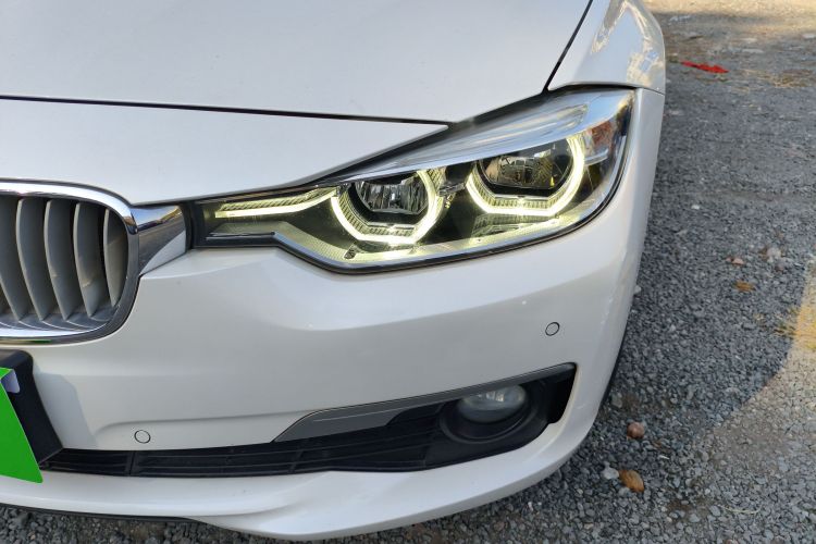 BMW 3 Series 2018 immagine di auto #23