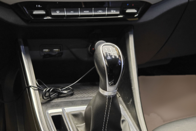Vision X3 2019 car image #23