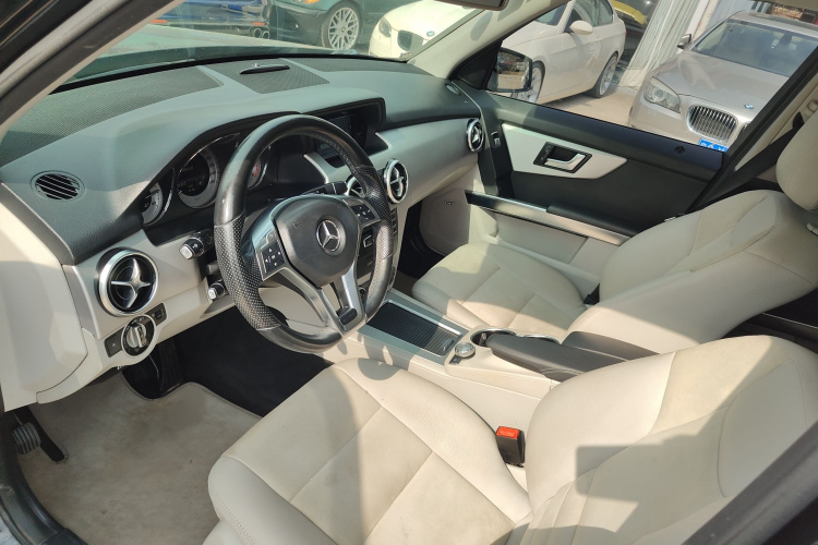 Mercedes-Benz GLK Class 2015 car image #23