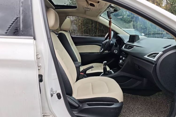 Changan Alsvin V7 2016 car image #23