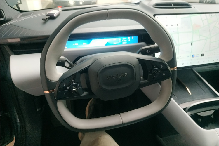 Lynk & Co 2025 car image #23