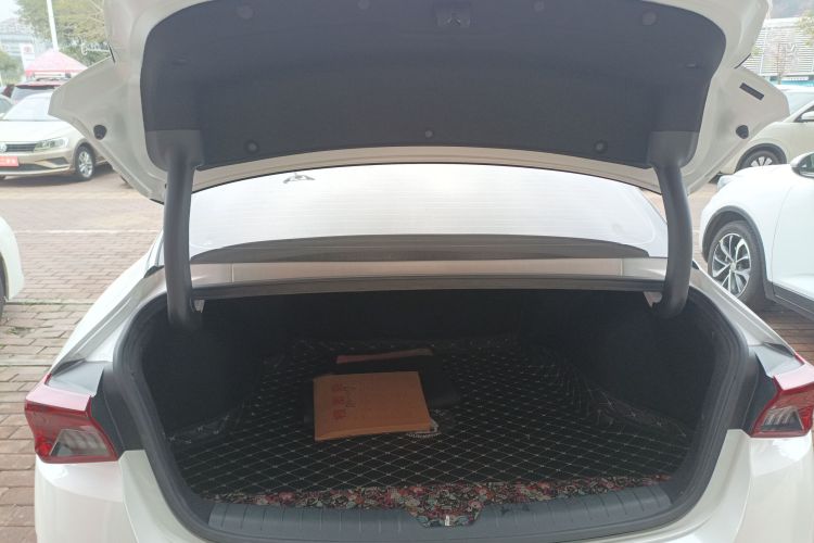 Kia K5 2020 car image #23