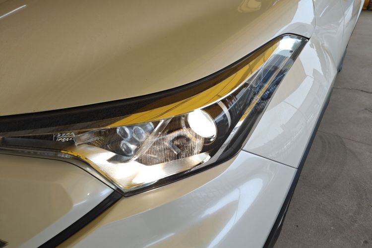 Toyota C-HR EV 2021 immagine di auto #23