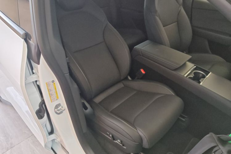 Tesla Model Y L 2025 image de voiture #23