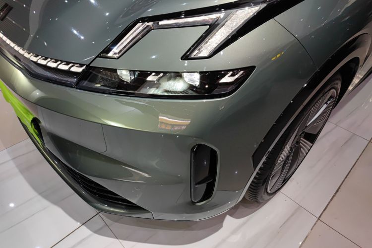 Lynk & Co 08 EM-P 2023 car image #23
