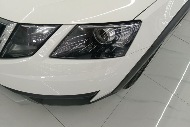 Skoda Octavia 2018 car image #23