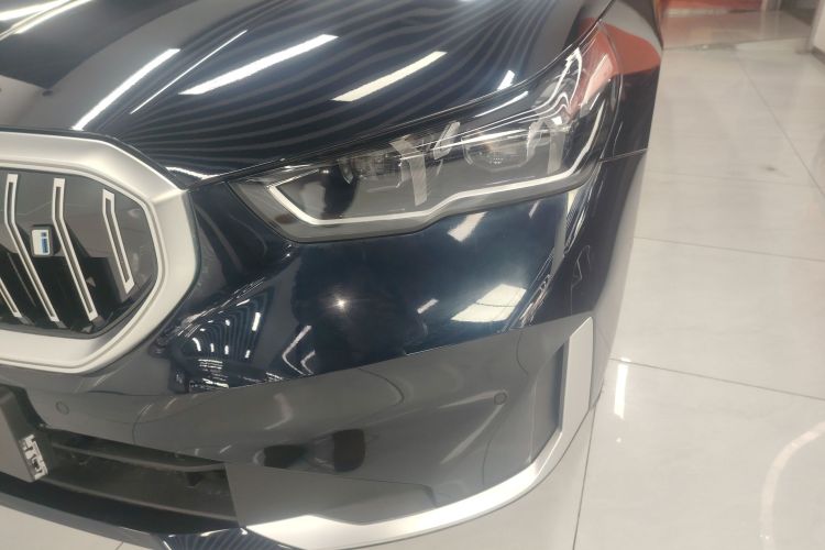 BMW i5 2025 car image #23