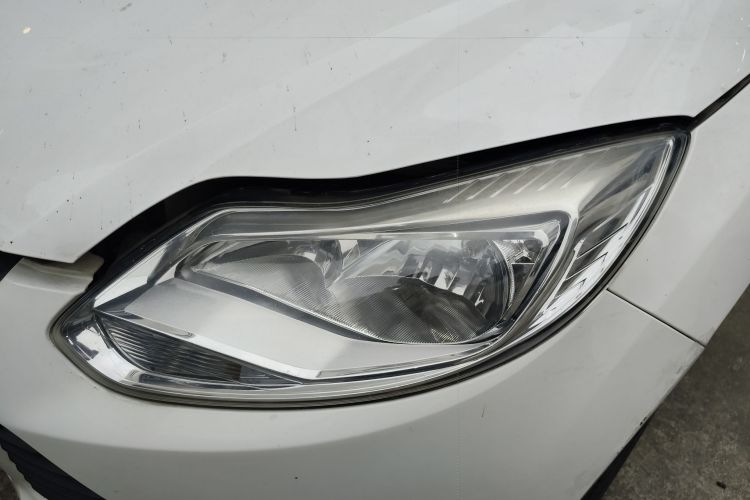 Ford Focus 2014 car image #23