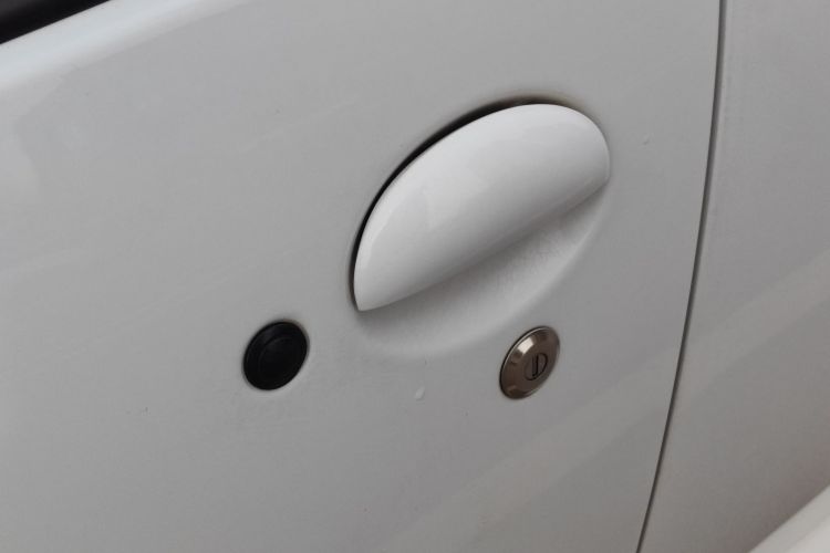 BYD e1 2020 car image #23