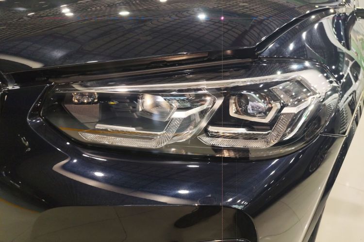 BMW iX3 2024 immagine di auto #23