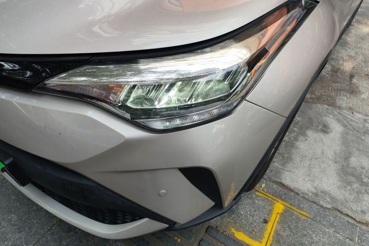 Toyota C-HR 2022 car image #23