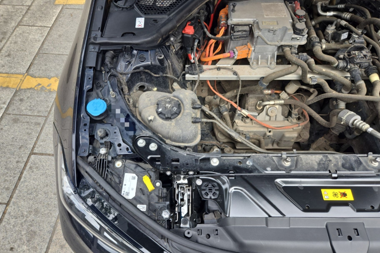 BMW i3 2022 car image #23
