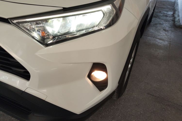 Toyota RAV4 2021 car image #23