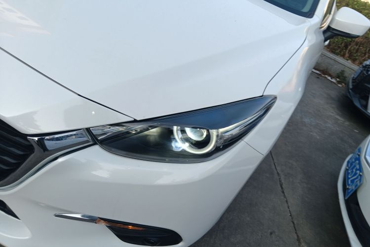 Mazda 3 Axela 2018 imagem de carro #23