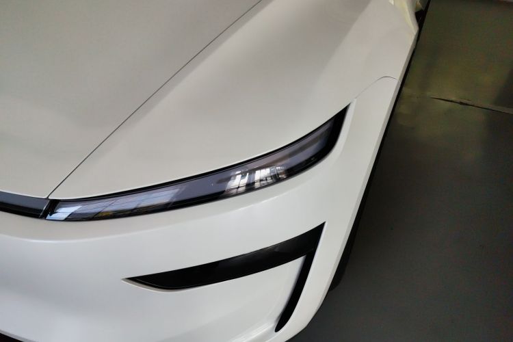 Tesla Model Y 2025 car image #23