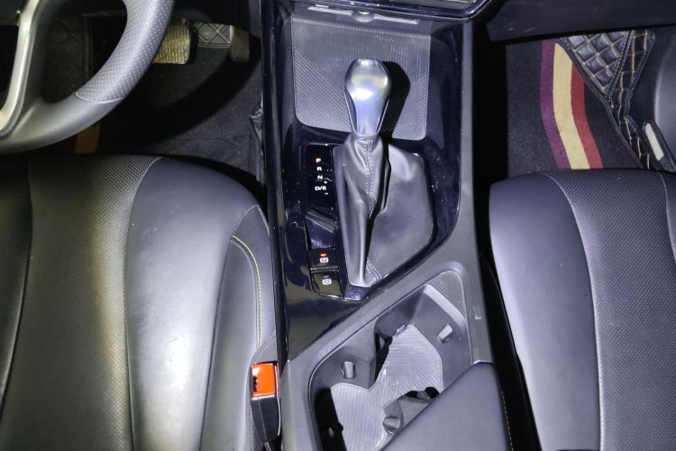 Roewe i5 2023 #23 Roewe i5 2023 car image #23