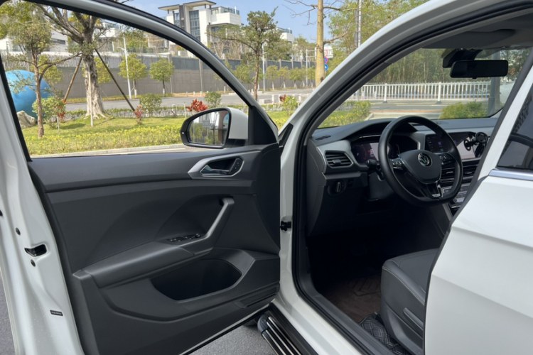 Volkswagen T-Cross 2021 #23 Volkswagen T-Cross 2021 car image #23