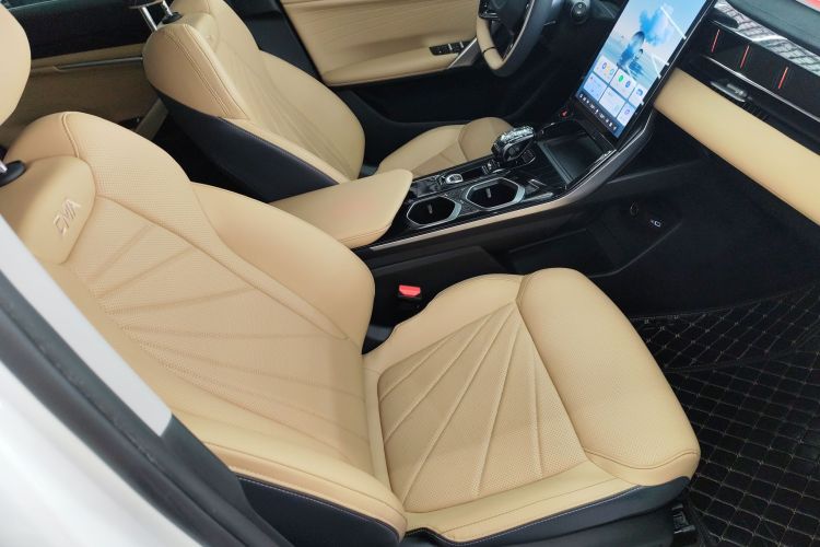 GEELY Boyue L 2024 car image #23