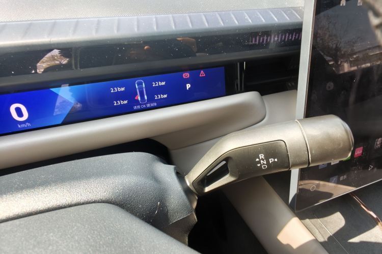 Lynk & Co 2024 car image #23