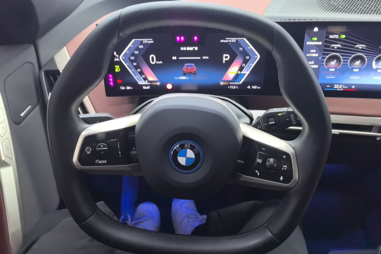 BMW iX 2024 car image #23