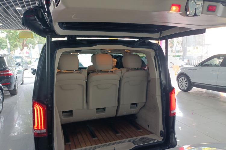 Mercedes-Benz V Class 2022 #23 Mercedes-Benz V Class 2022 car image #23