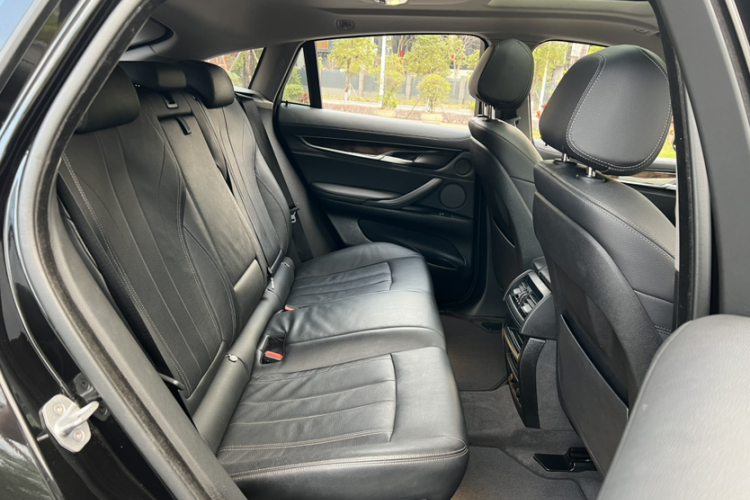 BMW X6 2018 car image #23