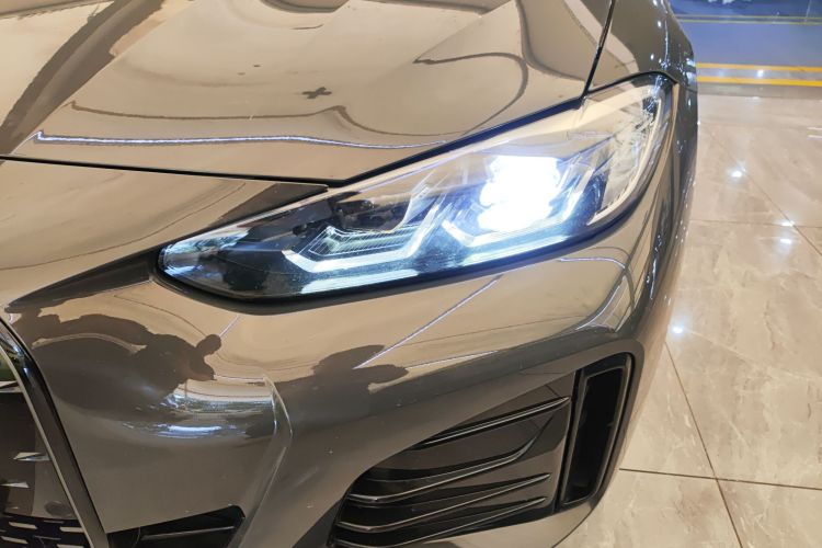 BMW i4 2022 car image #23