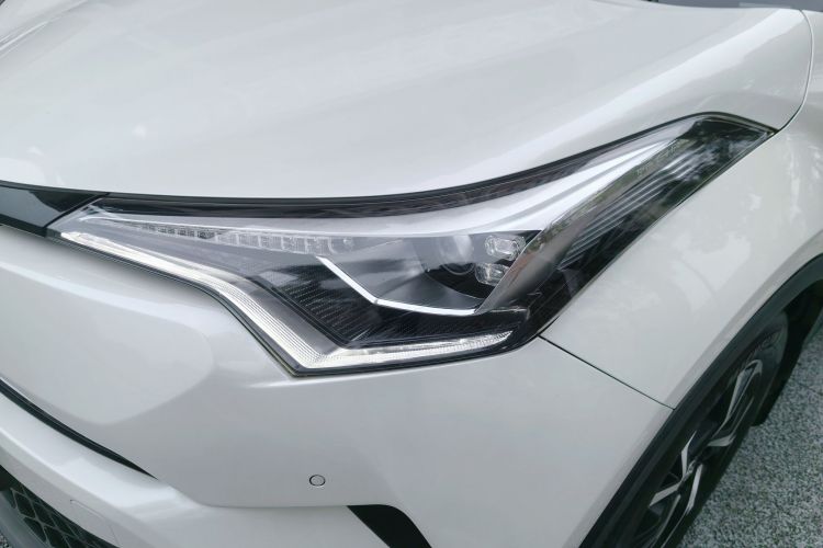 Toyota C-HR 2019 car image #23