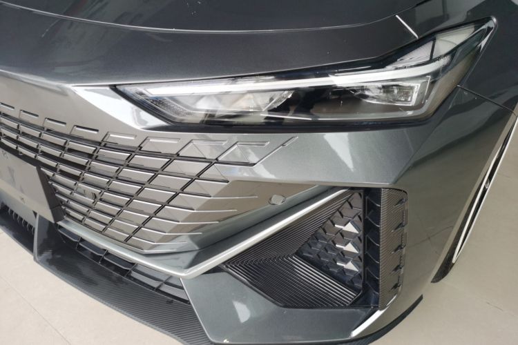 Changan UNI-V 2023 immagine di auto #23