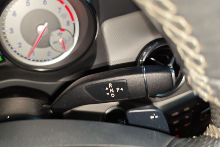 Mercedes-Benz GLA Class 2015 immagine di auto #23